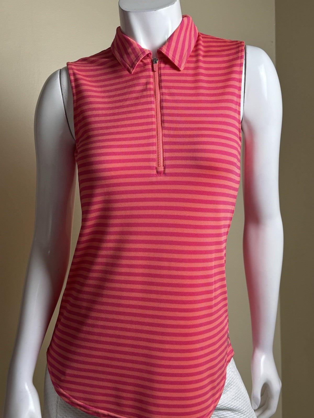 Puma Women’s Golf Shirt Sz S.   (B.174)
