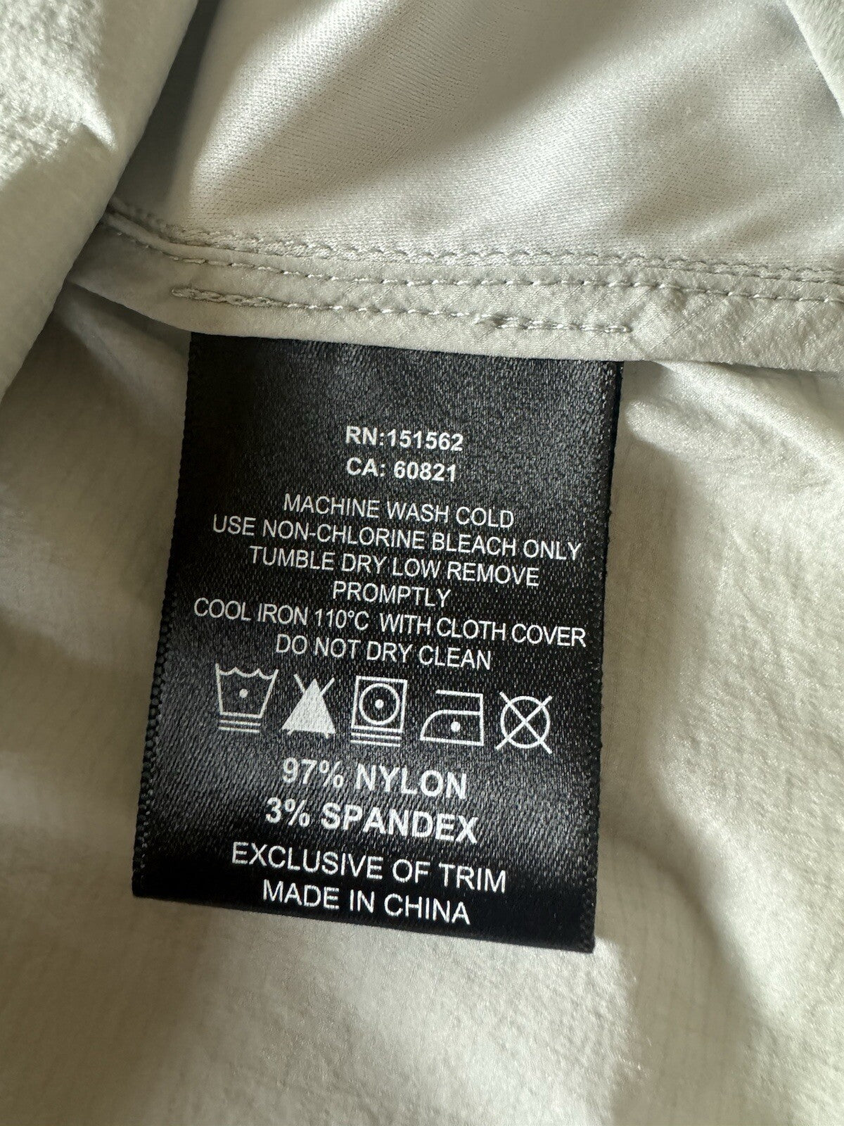 SUNICE Women's AVA Packable Windwear Jacket Gray Sz L.    (B.110)