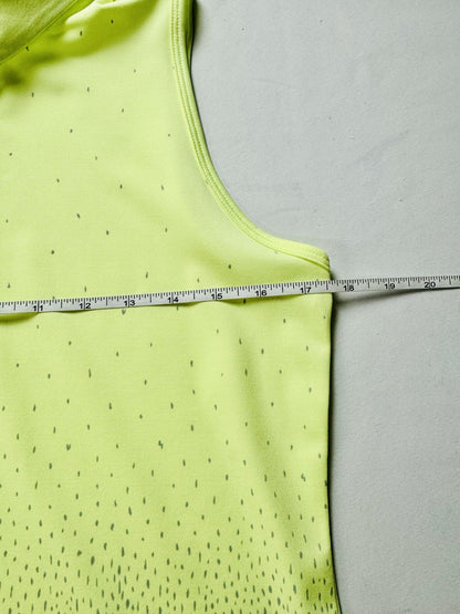 Under Armour Women's Golf Tennis Shirt Sz M.    (B.139).