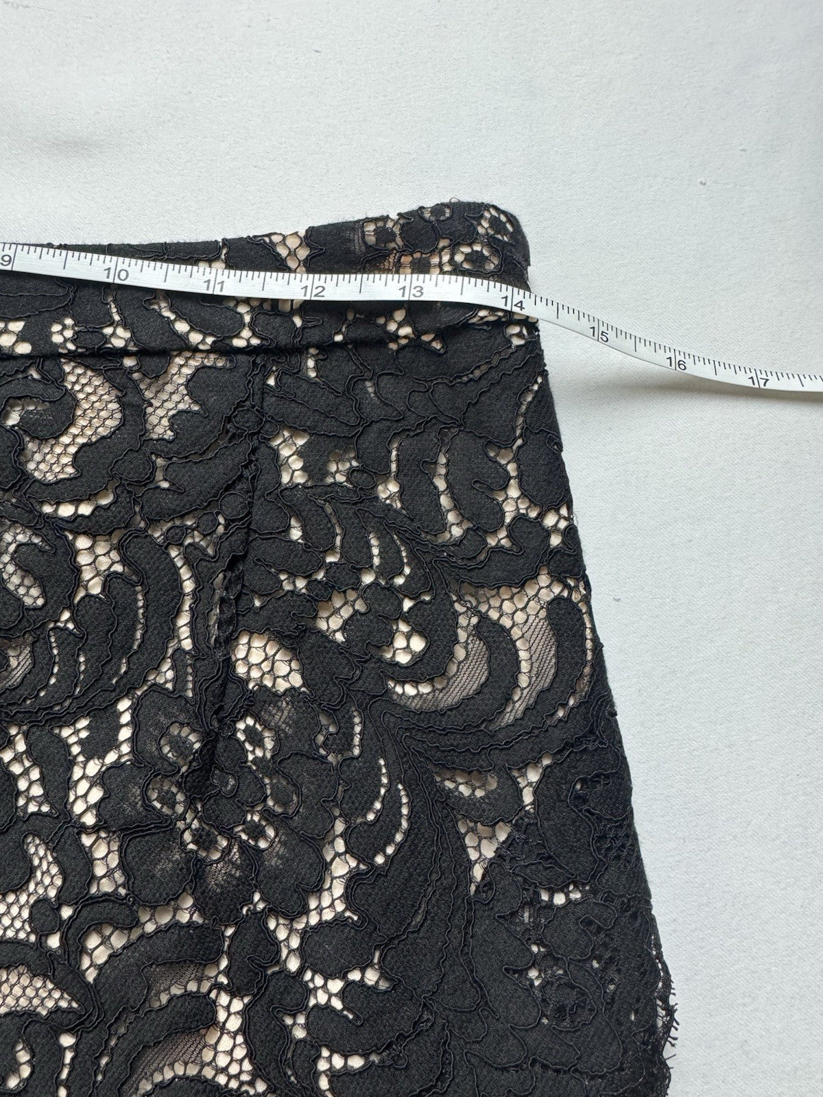 $345 Marchesa Voyage Women’s Black Nude Laced Skirt Sz 8.  (B.156)