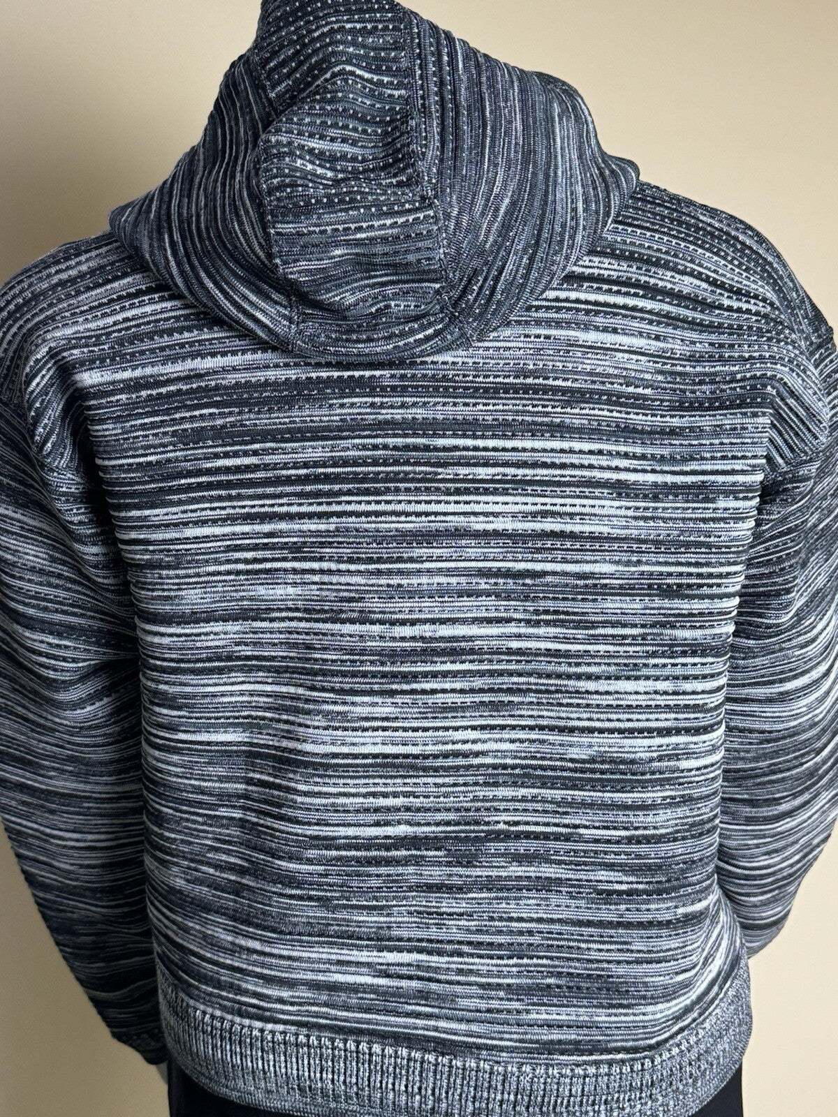 $150 Under Armour Women’s Hooded Sweater Size L.      (B.105)