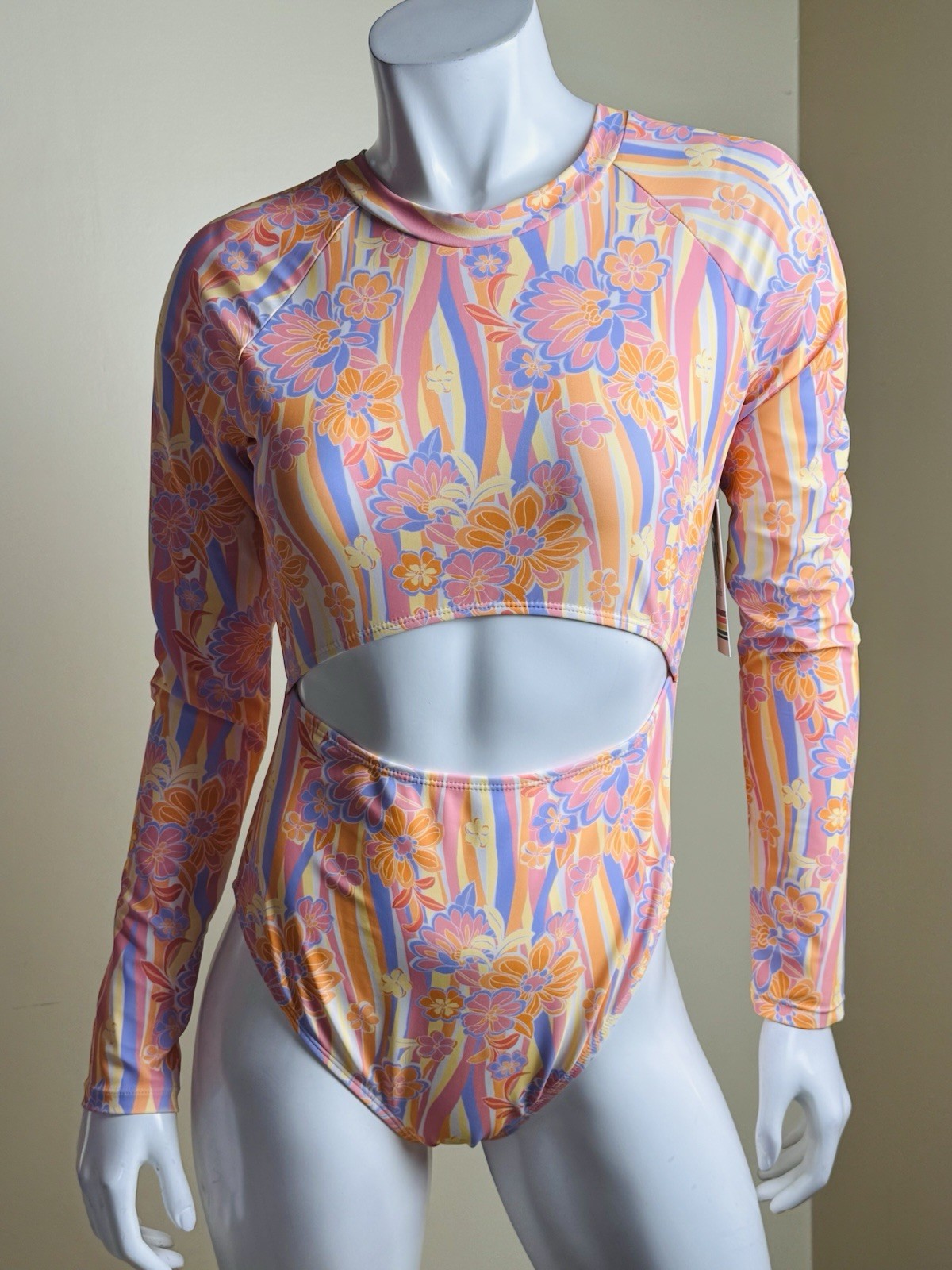 $98 Ocean Pacific Floral Long Sleeve Cut Out 1Pc Bathing Suit Sz L.    (B.184)