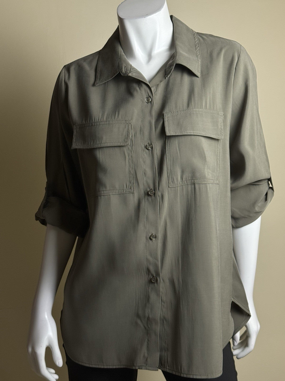 $128 Max Studio Women’s Long Sleeve Shirt Size L.  (B.181)