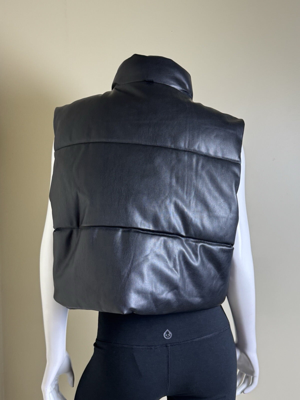 $248 Rebecca Minkoff Women's Mock Neck Cropped Puffer Vest Sz L. (B.123)