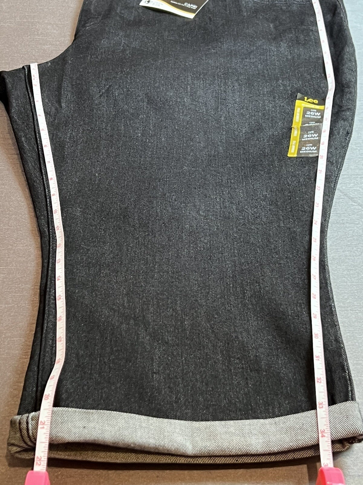 LEE Women’s Size 26 Denim Mid Rise Capri Jeans NWT