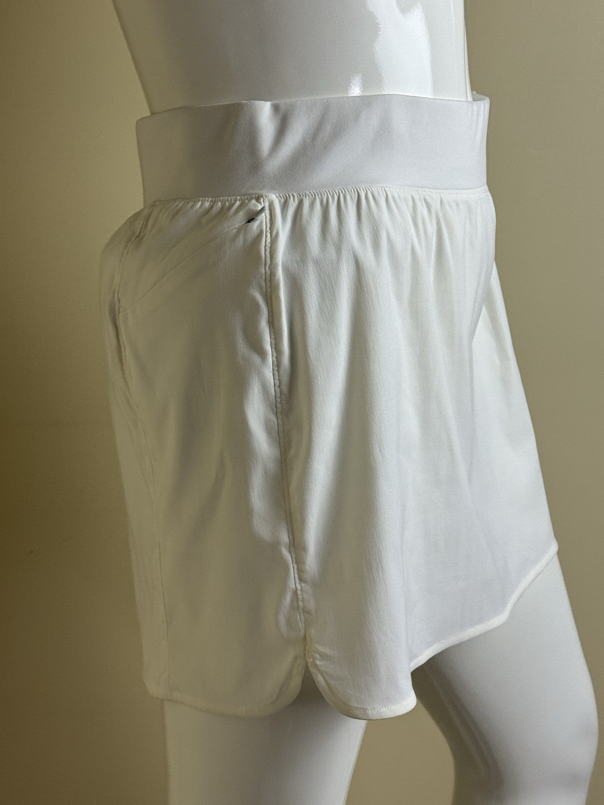 $50 The North Face Women’s Skort White W/Pocket Sz XL.    (B.184)