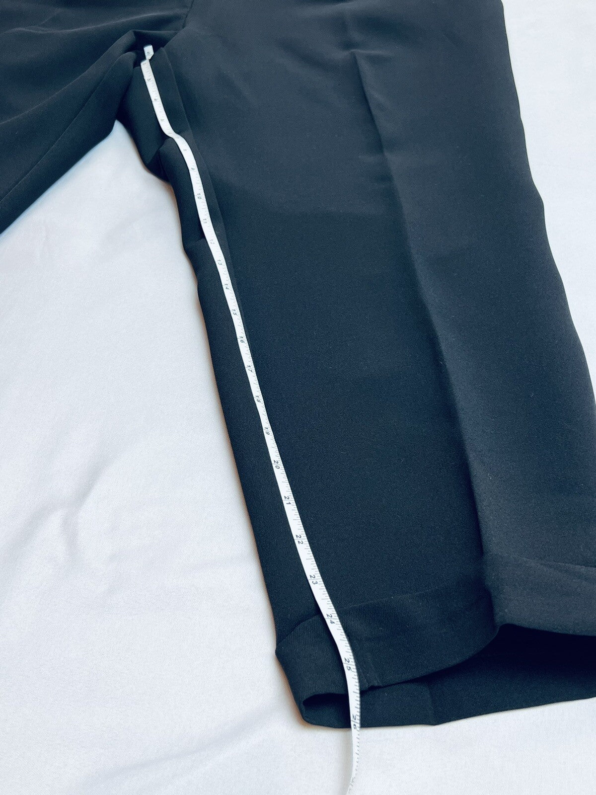 Flirtatious Women’s Black Capri Pants Sz 20