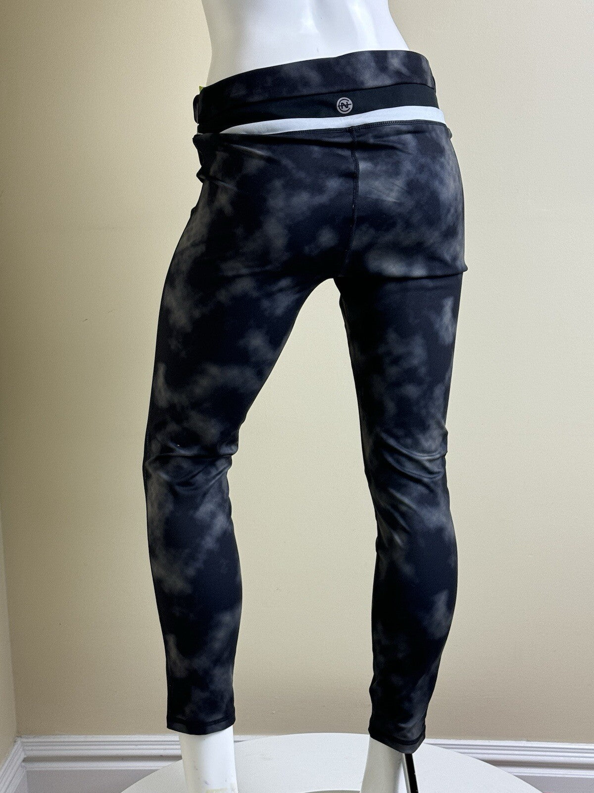 $59 Nautica Competition Women’s Leggings Pants Sz L.    (B.102)