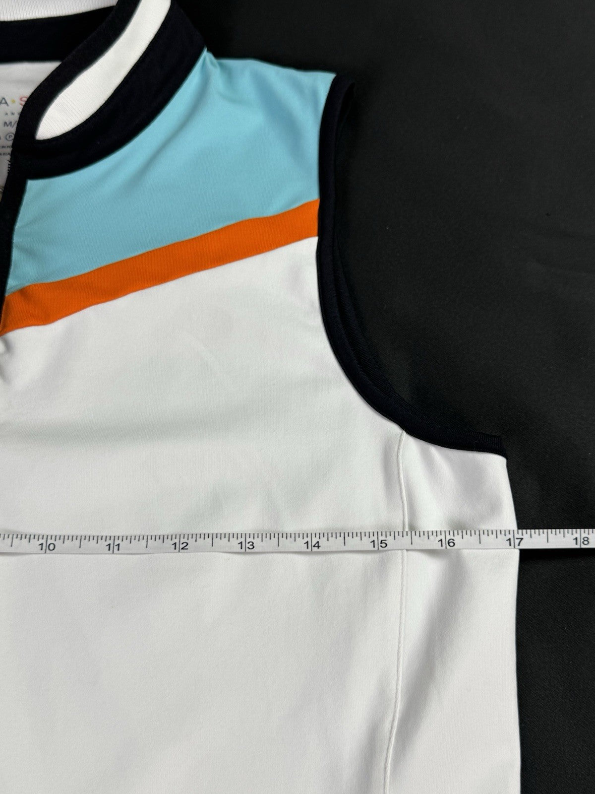 $120 Lohla Sport Women’s Golf Shirt Sleeveless Sz M/L.       (B.181)