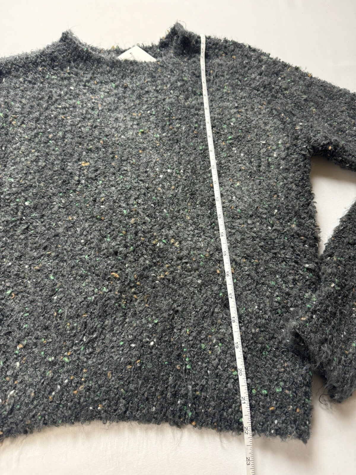 $79 Calvin Klein Women's Shaggy Sweater Size XS. (B.118)
