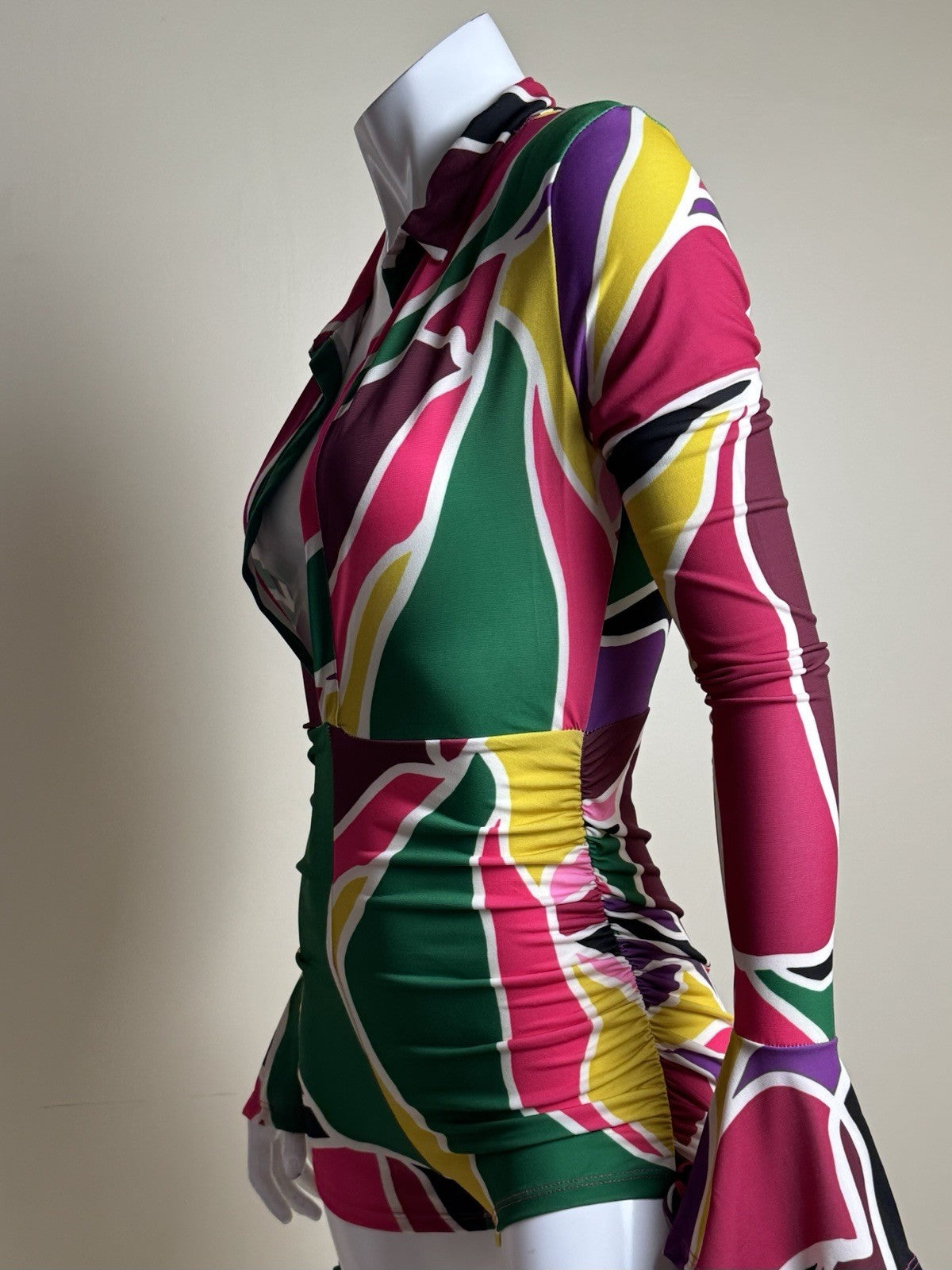 MADRAG Women’s Long Sleeves Romper Size M.       (B.183)