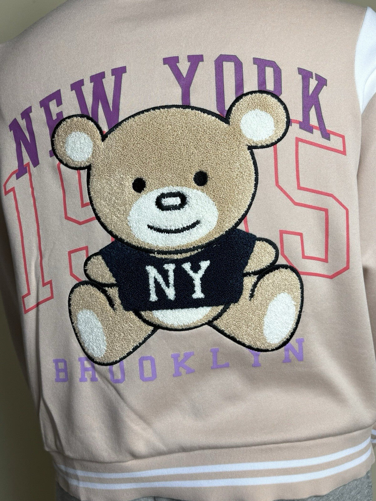 Common Stitch Women’s New York Bear Logo Jacket Sz XL (B.90)