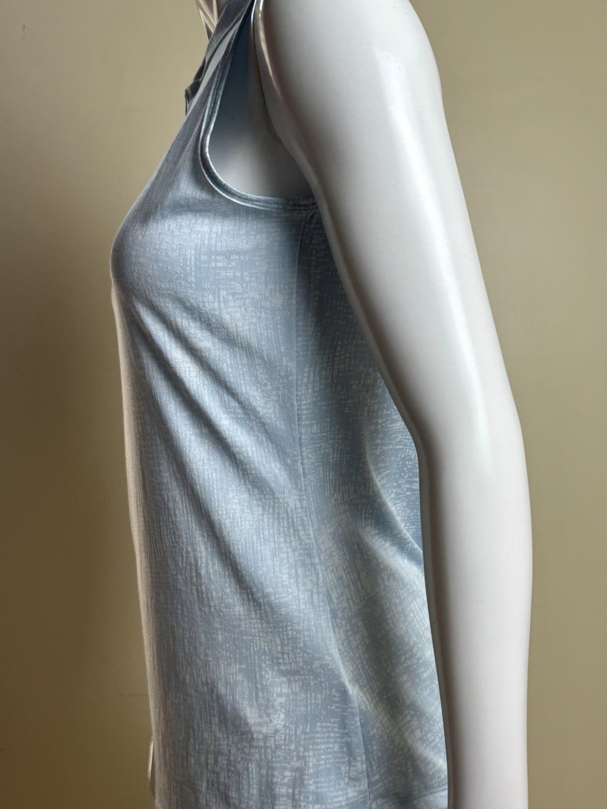 $65 Adidas Women’s Golf Shirt Sz M    (B.175)