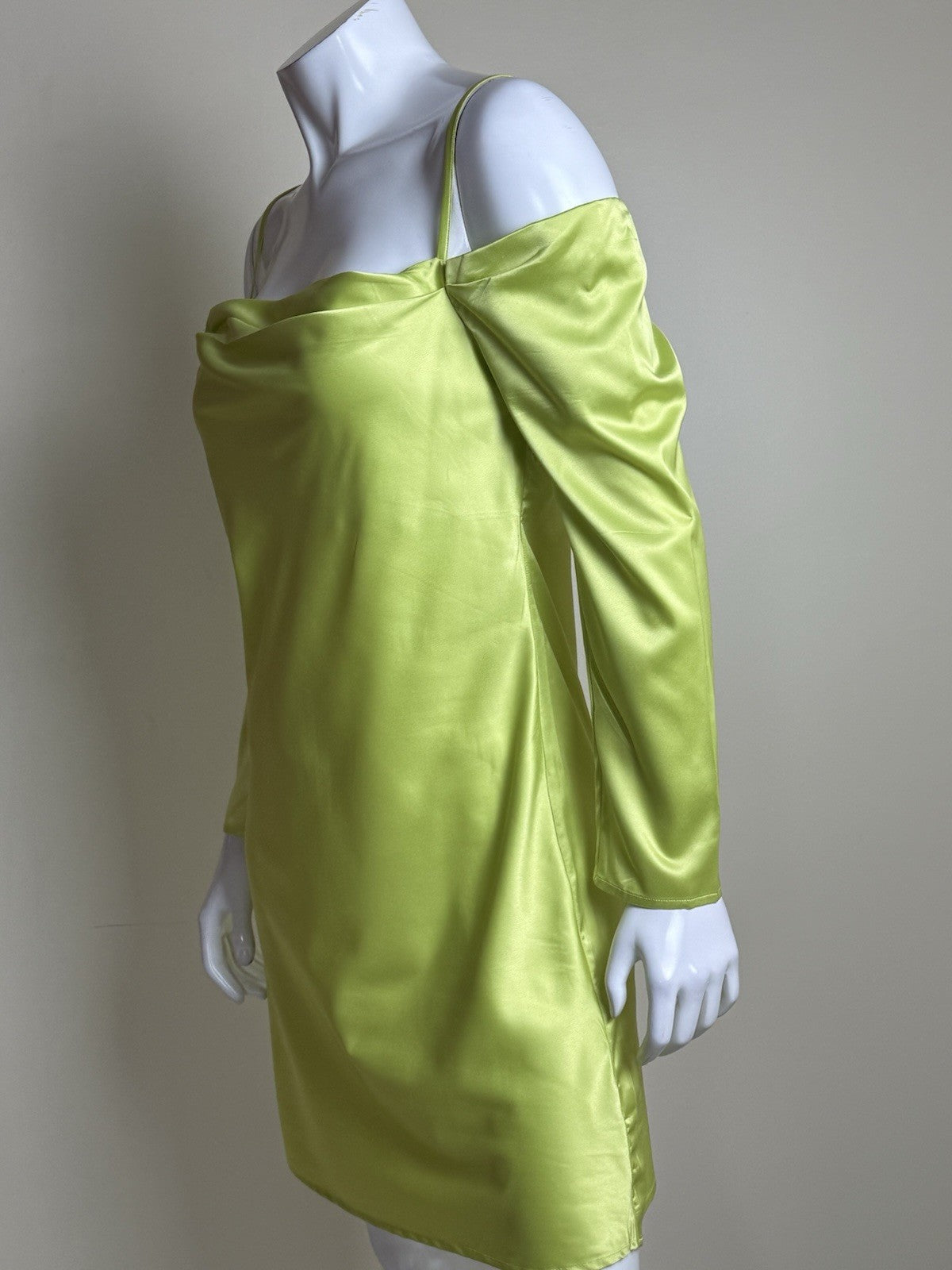 VENUS Green Neon Mini Dress Sz 8. (B.194)