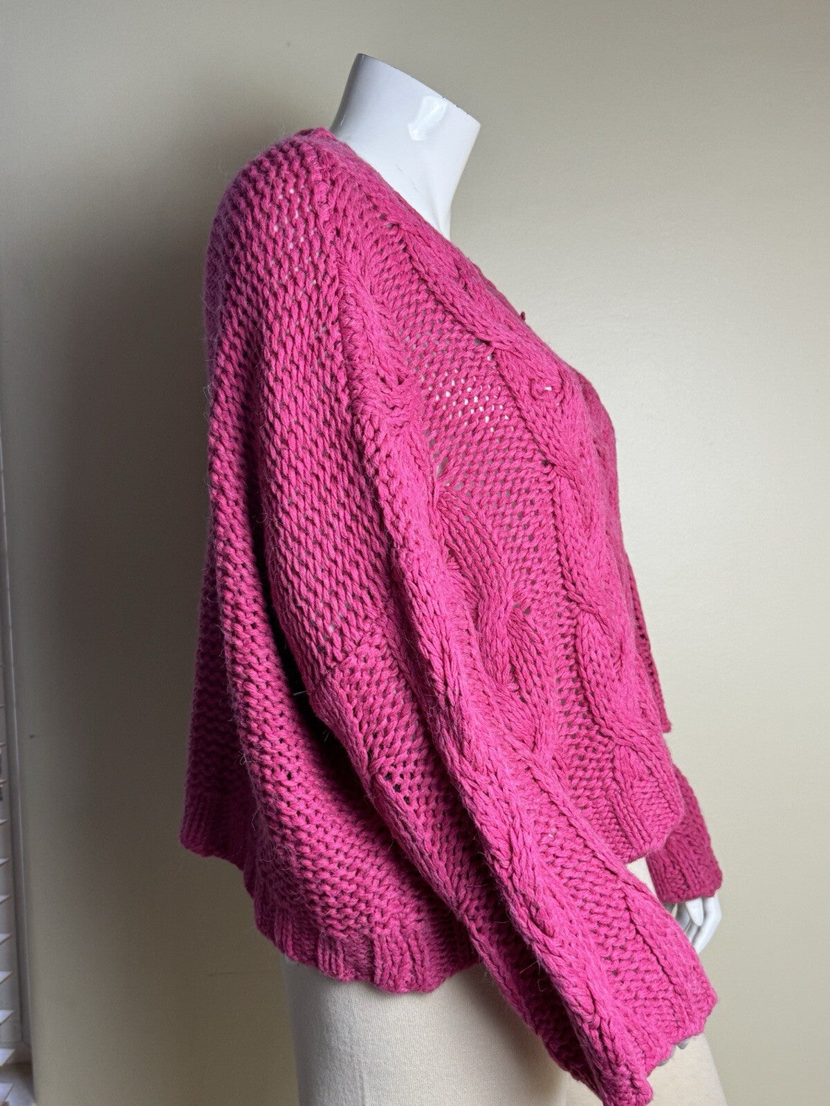 HYFVE Women’s Knit Oversized Sweater Sz L.    (B.101/1)