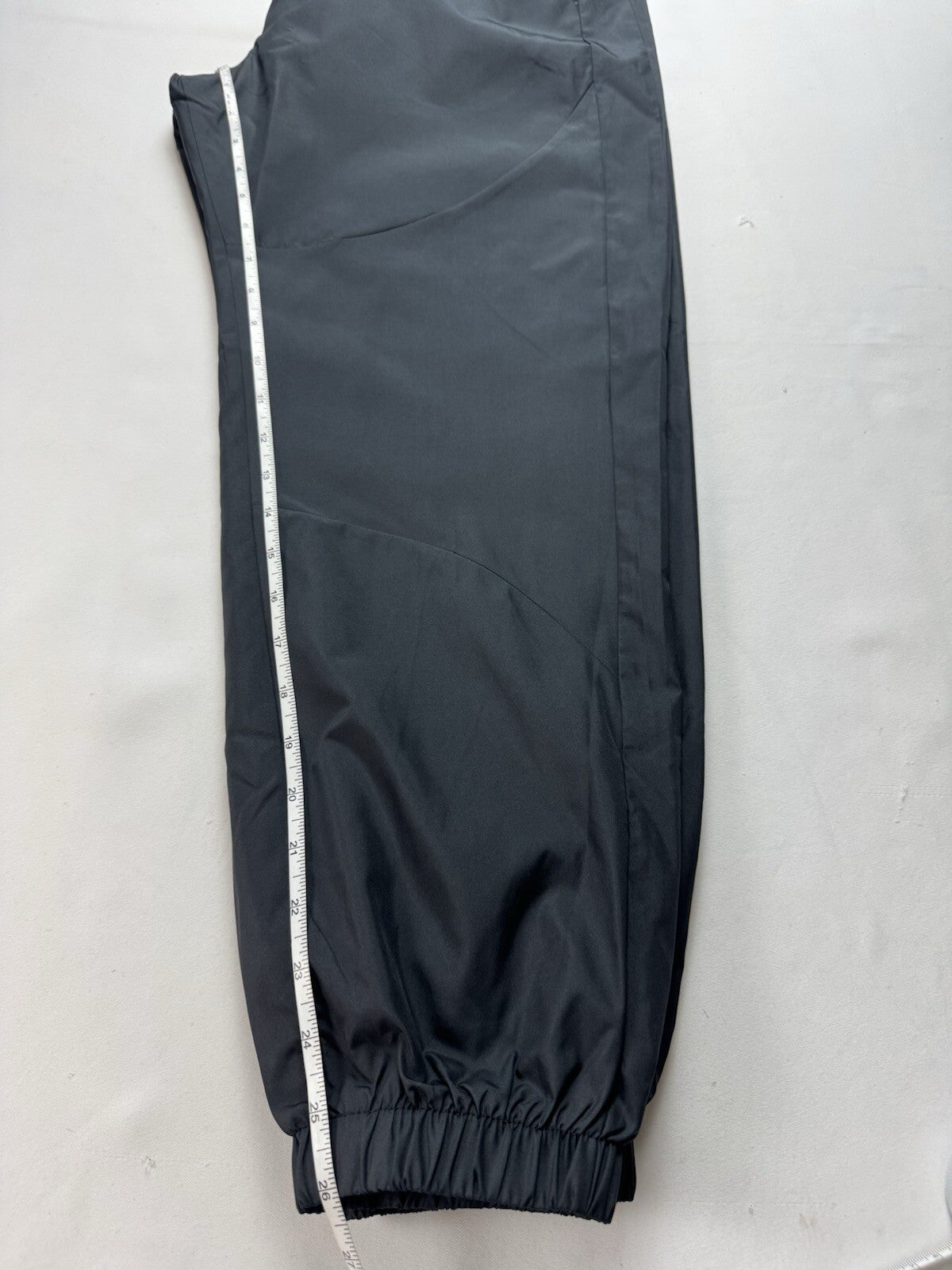 $85 Under Armour Women’s Jogging Pants Size M.   (B.142)