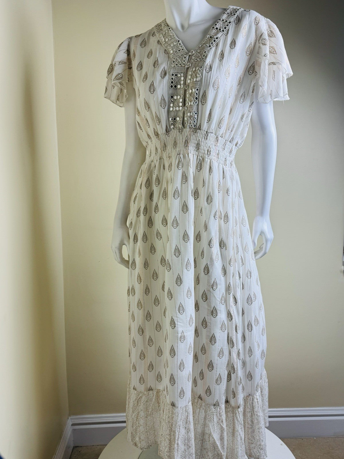 Dress Nado Women’s embroidery Long Maxi Dress Sz M.  (B.151)