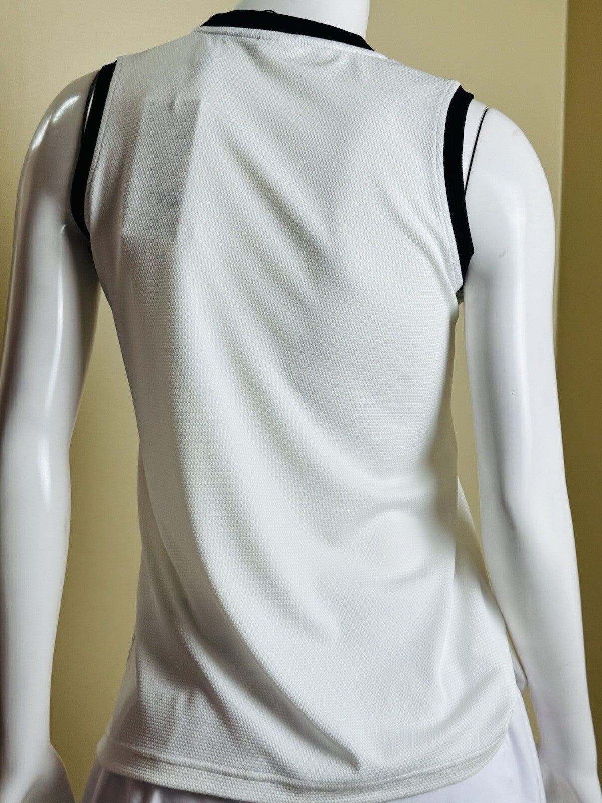 Daily Sports Women’s Golf Shirt Sz S     (B.187)