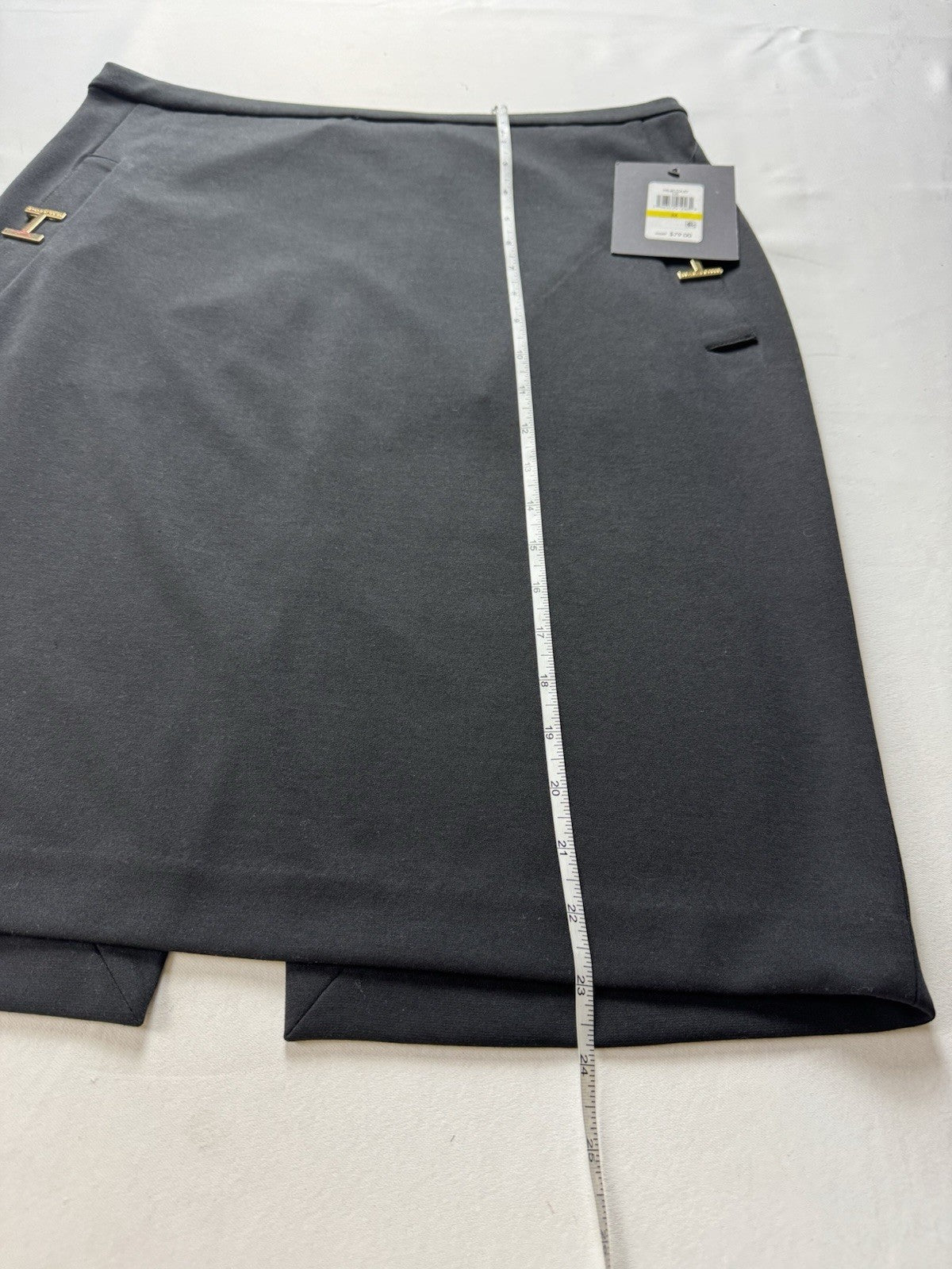 HALSTON Women's Pencil Skirt Lined Knee Length Size M.  (B.155)