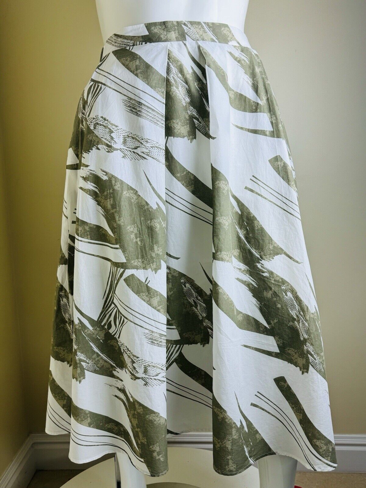 DKNY Women’s Maxi Skirt Size L. (B.62)