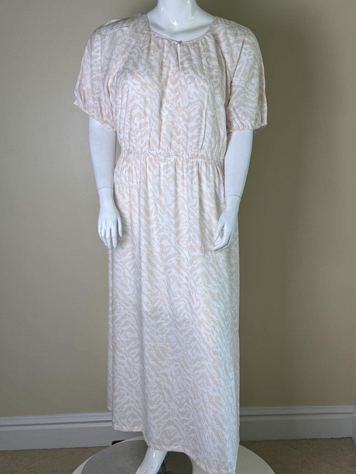 Nine West Women’s Long Dress Sz 2X. (B.64)