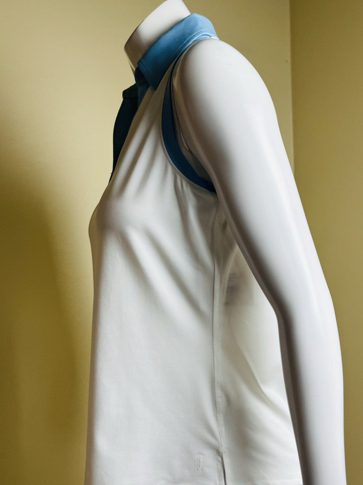 BELYN KEY Women’s Golf Shirt Sz S.    (B.170)