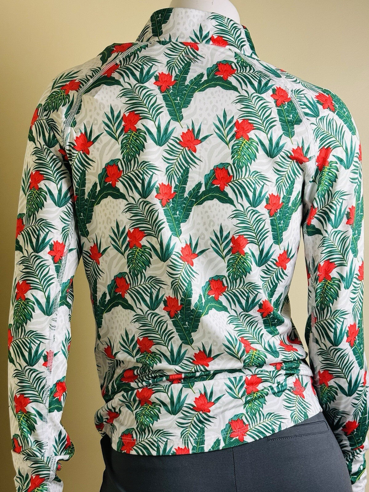 Puma Women's Floral Golf Sweatshirt Size S.   (B.110)