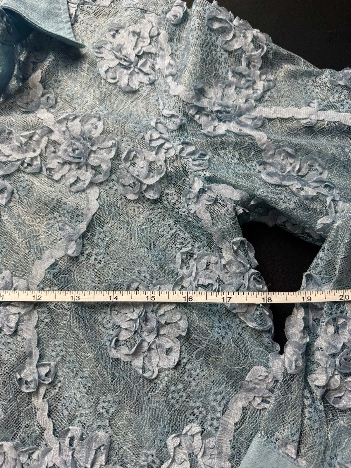 LIFE Women’s Blue Floral Lace Shirt Sz S.  (B.160)