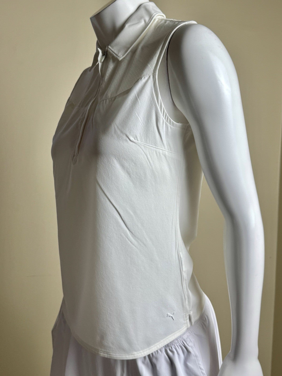 Puma Women’s Golf Shirt Sz S.   (B.188)