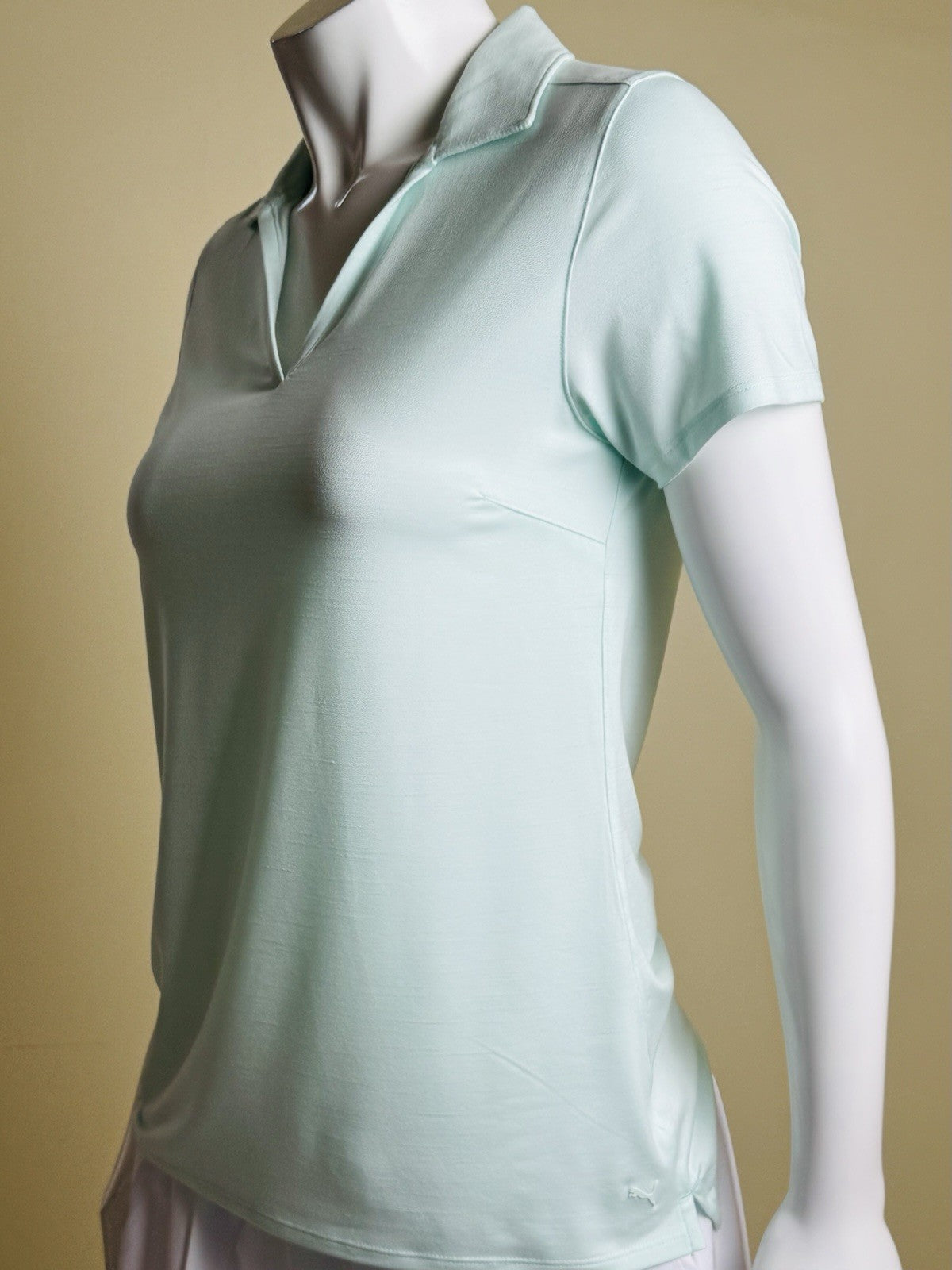 Puma Women’s Golf Shirt Sz S.   (B.188)