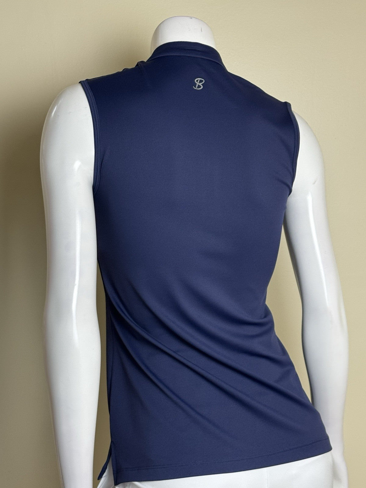 SOFIBELLA Women’s Golf-Tennis Shirt Sz M.  (B.172)