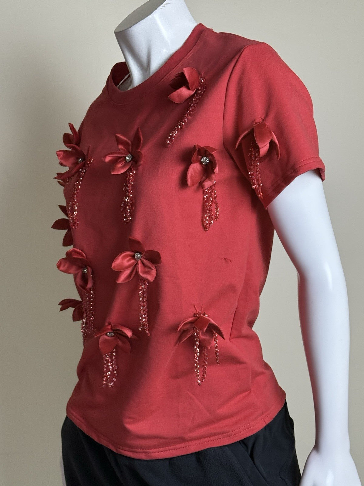 Muy Muy Women’s Red Embroidery shirt size S.      (B.194)