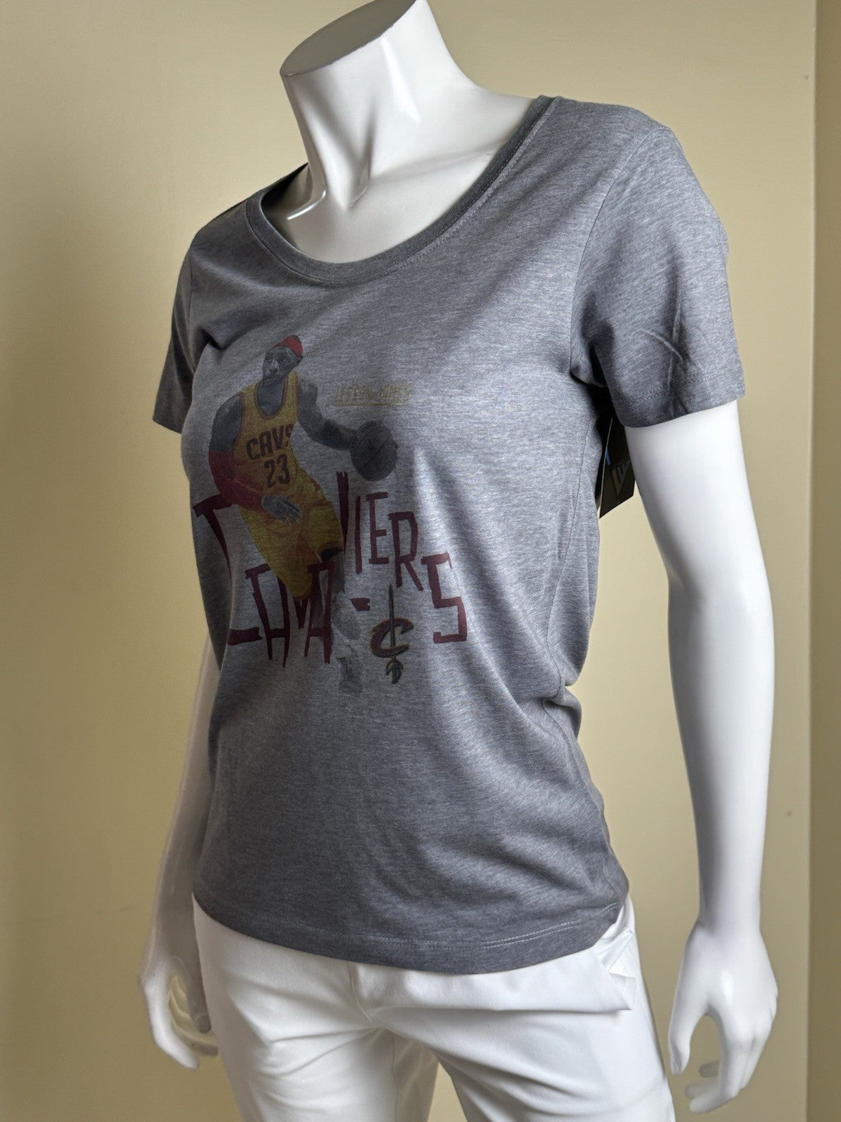 LeverWear Women's Cavaliers Logo shirt Sz M   (B.170)