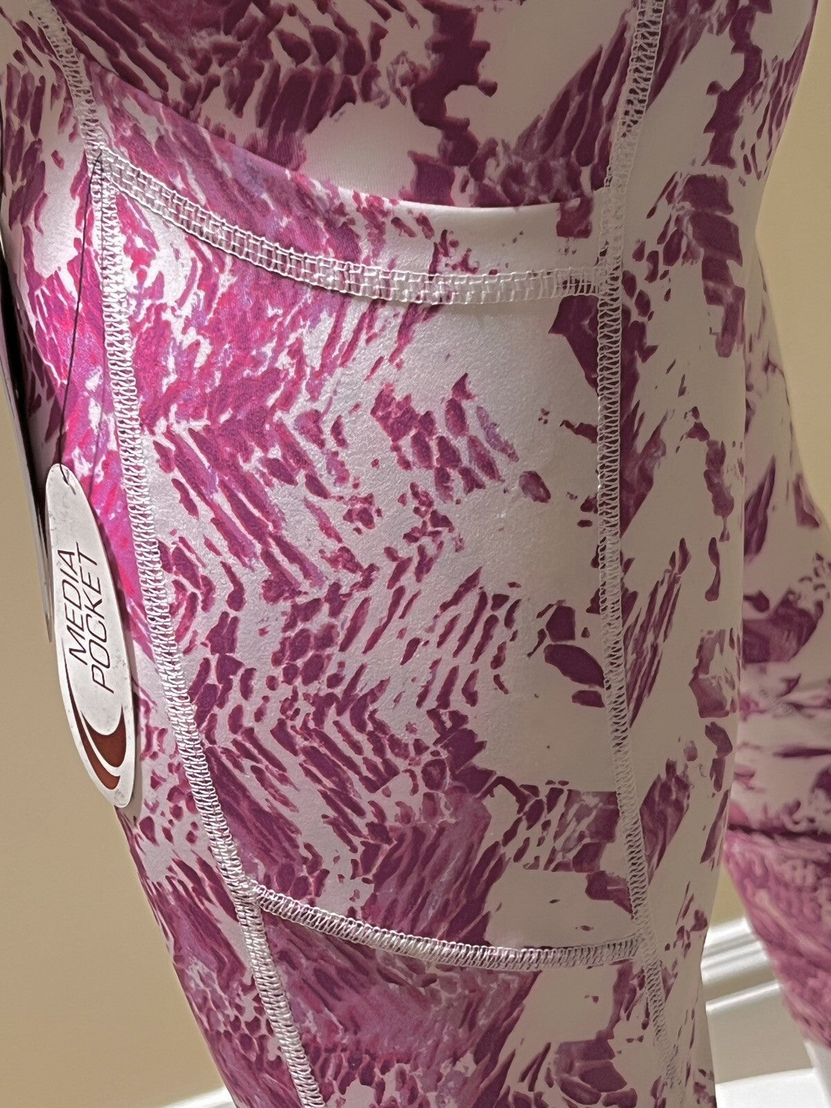 TKO Technical Knockout Women’s Size S Yoga Pants Leggings Media Pocket