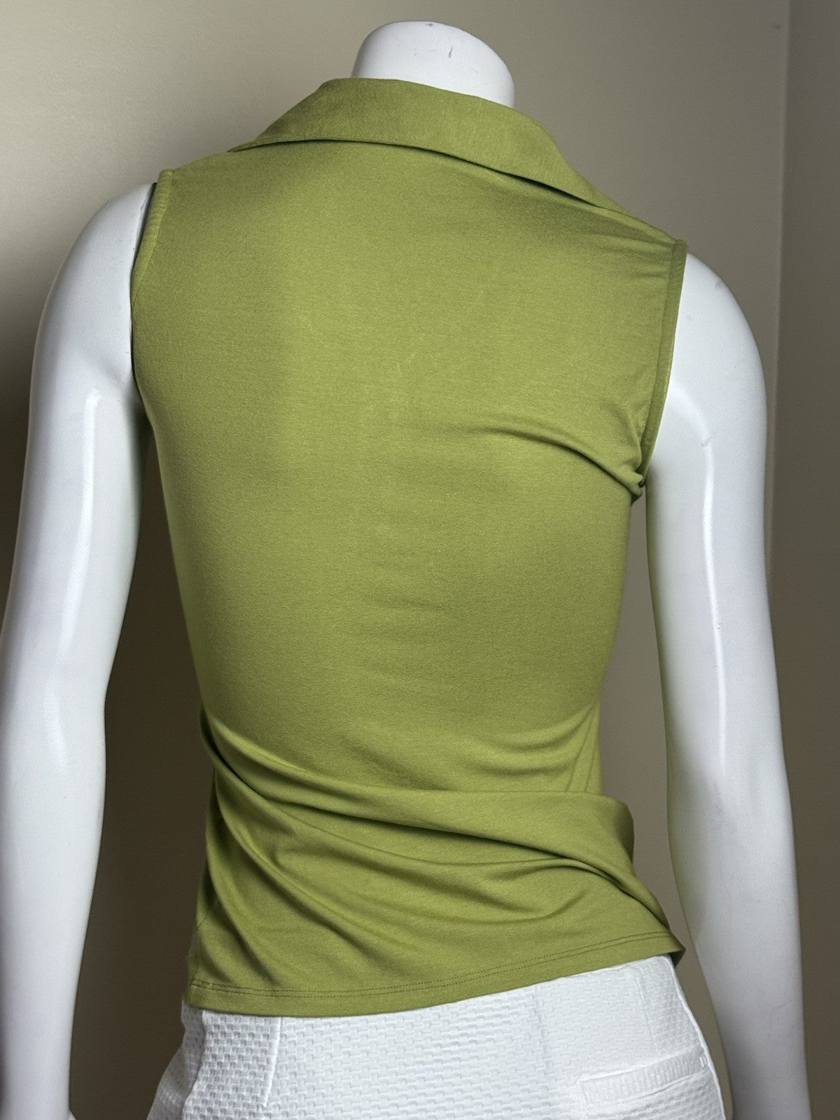 Lizzie Driver Golf Shirt Size XS.   (B.175)