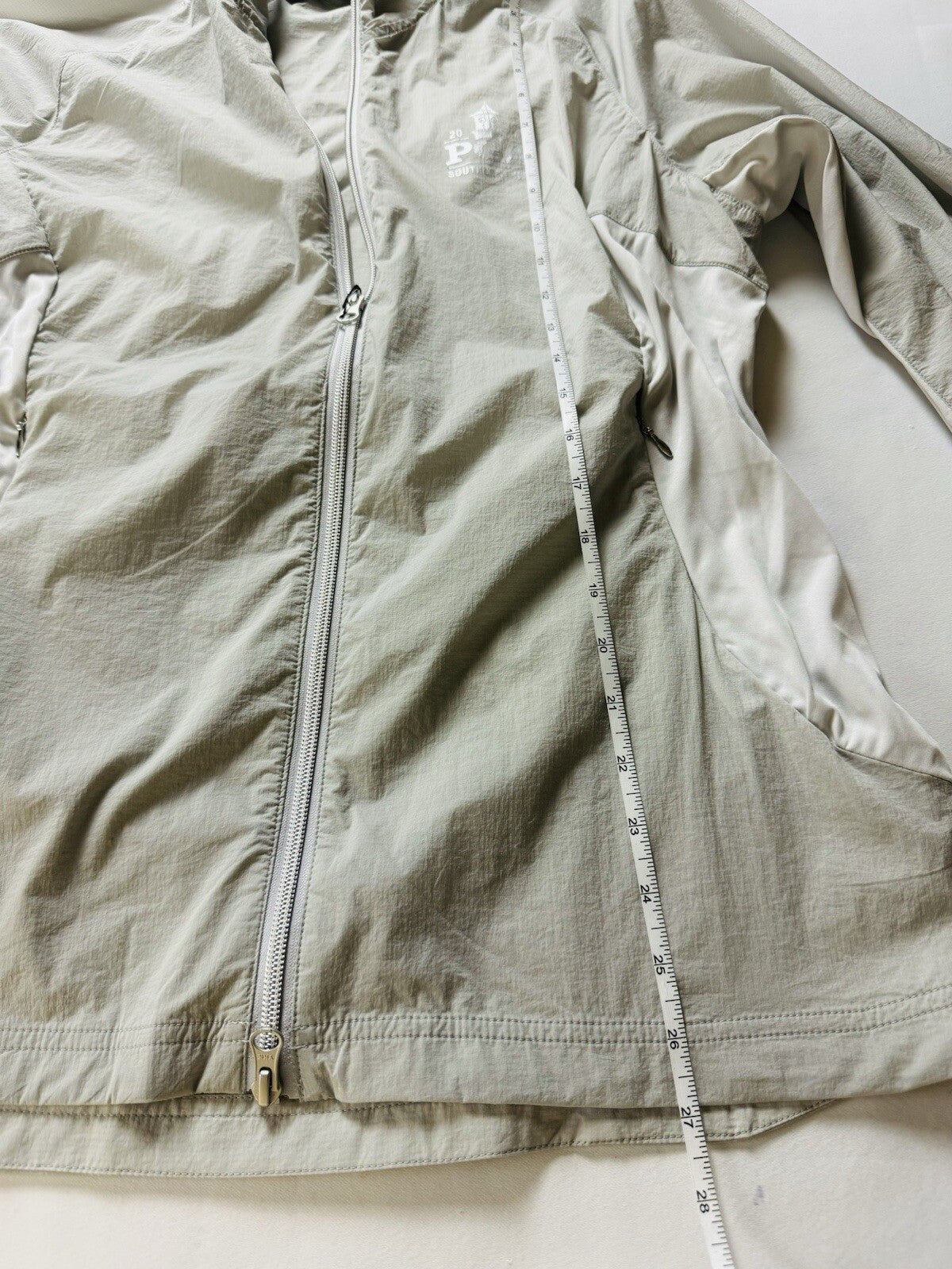 SUNICE Women's AVA Packable Windwear Jacket Gray Sz L.    (B.110)