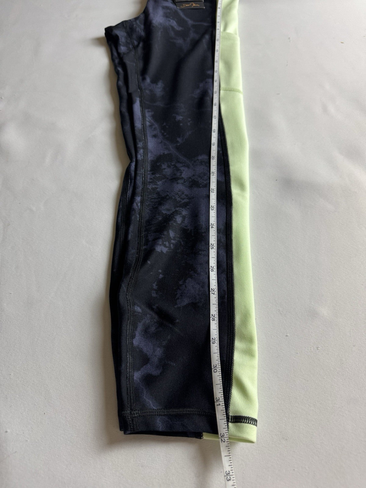 $85 Under Armour Women’s Leggings Size S   (B.163)