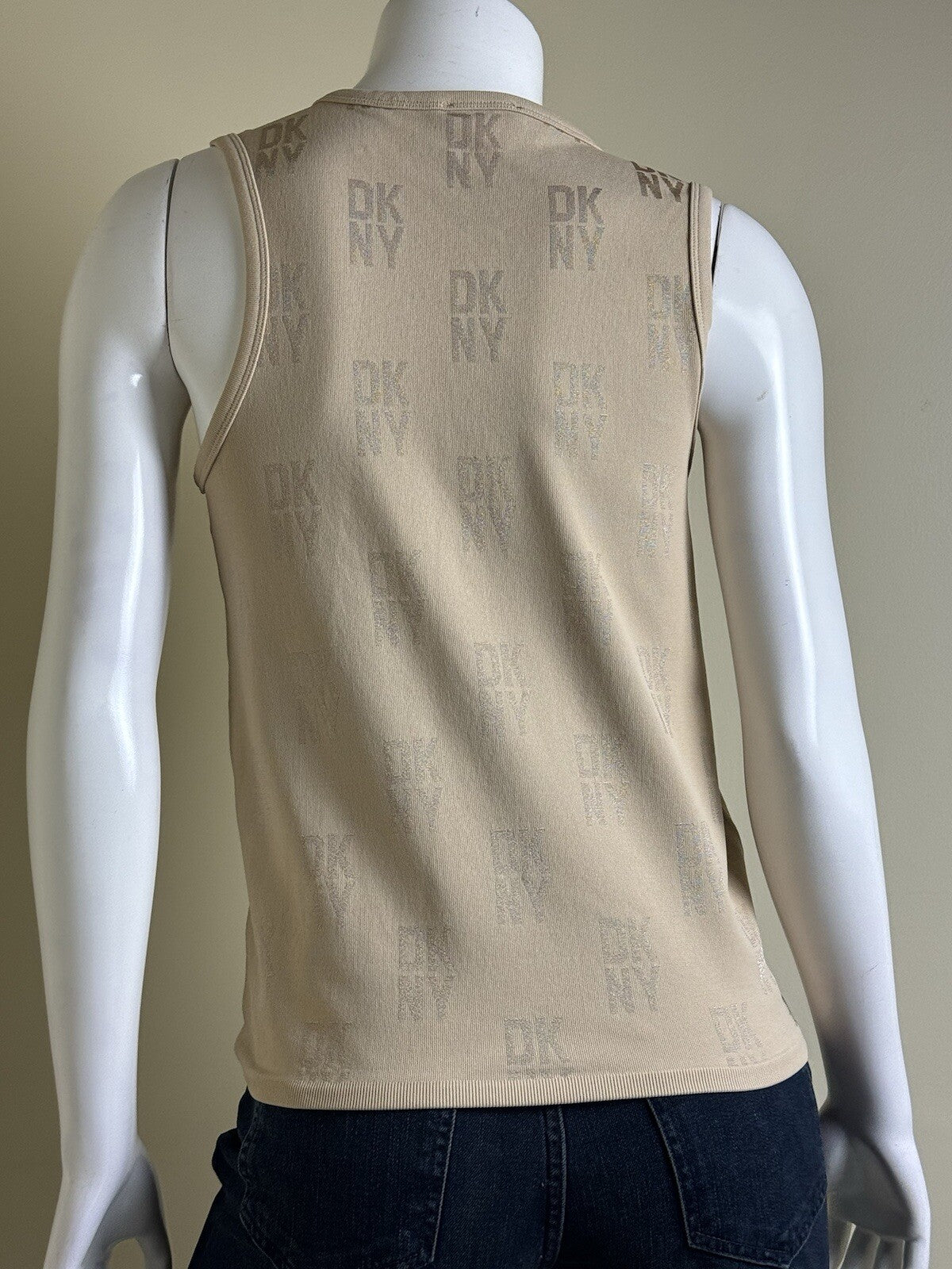 DKNY Women’s Sleeveless Top Sz L.  (B.93)