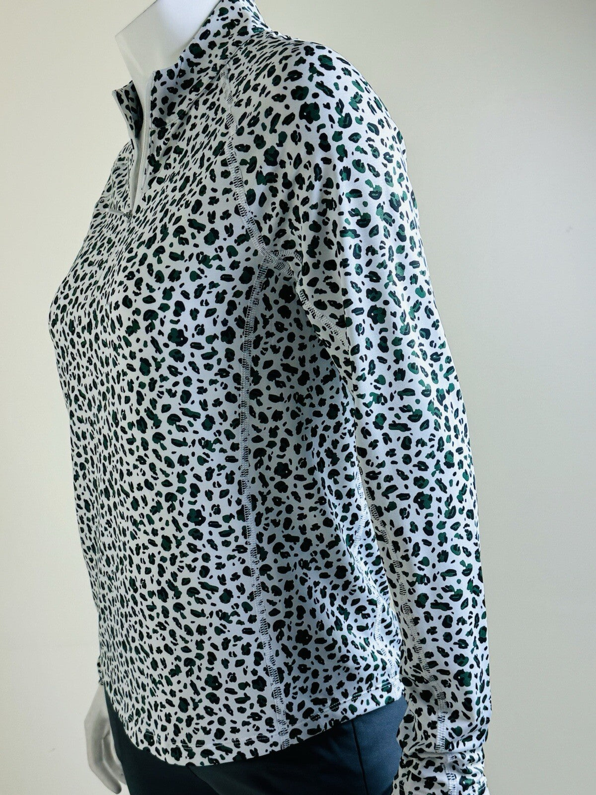 Puma Women's Leopard Print Sweatshirt Size S.   (B.110/2)