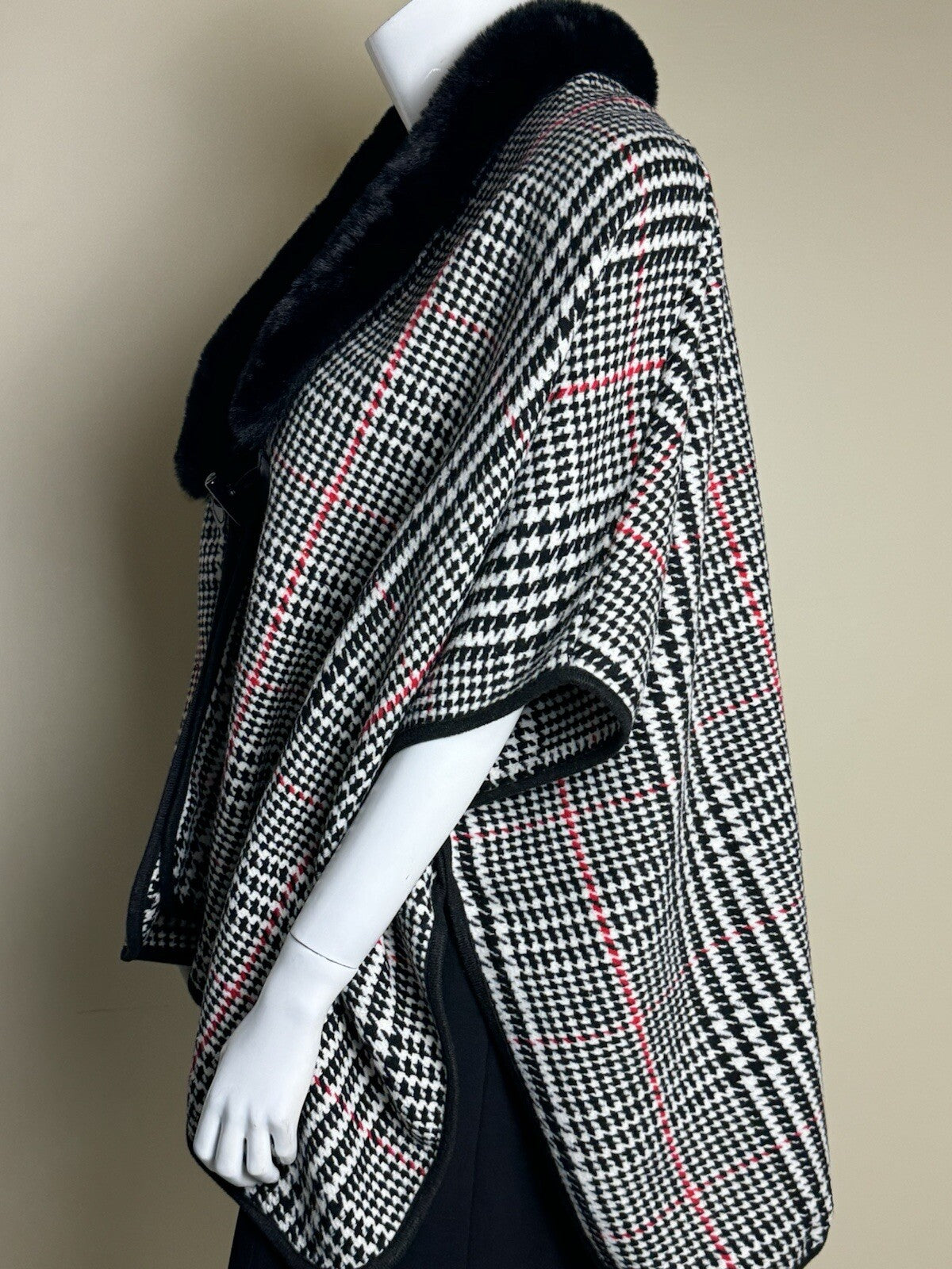 Jones NY Wrap Women's One Size Houndstooth Poncho with Black Faux Fur Collar