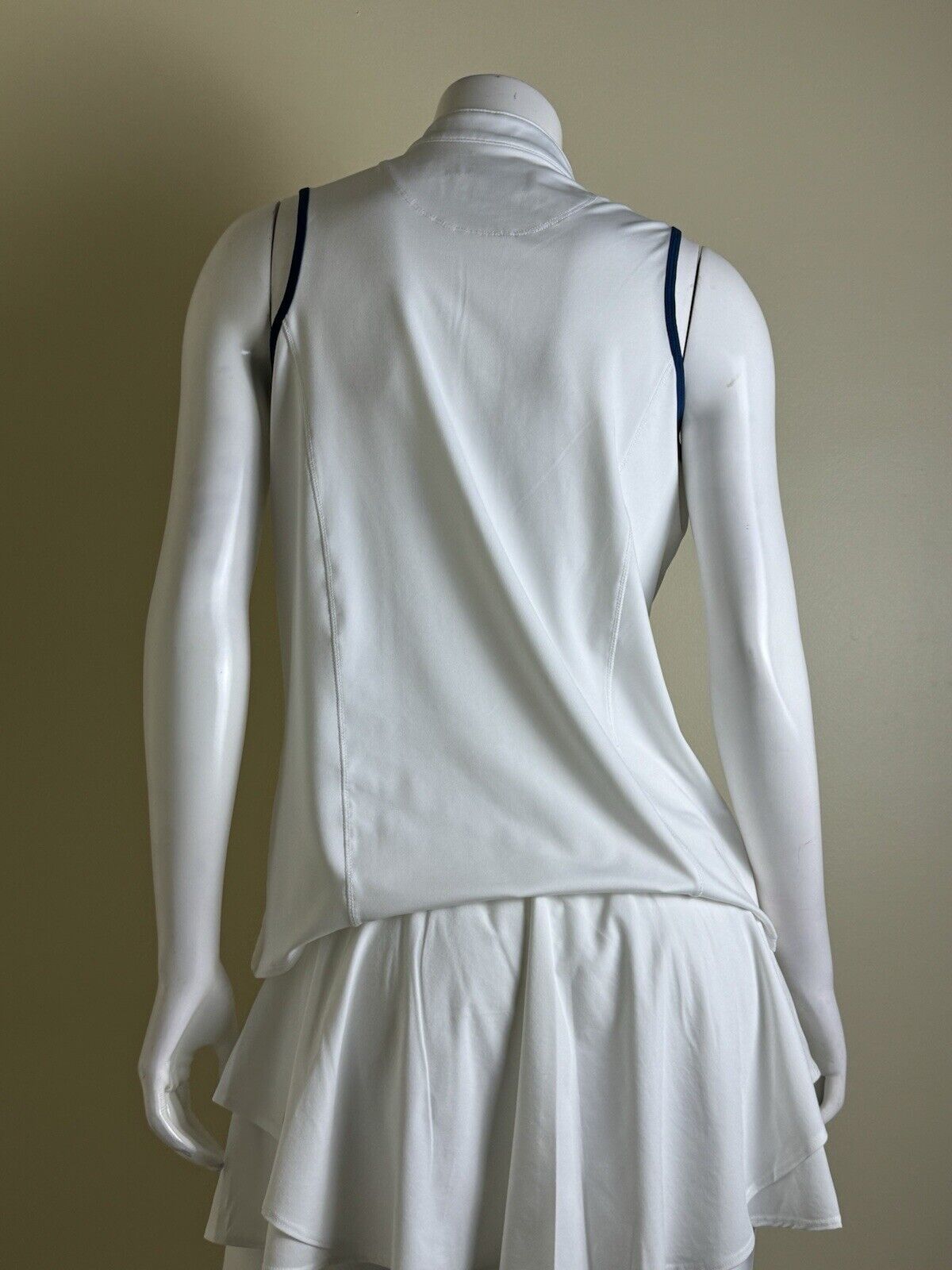 Lucky In Love Women’s Top Size XL Sleeveless Tennis Golf Shirt. (B.80)