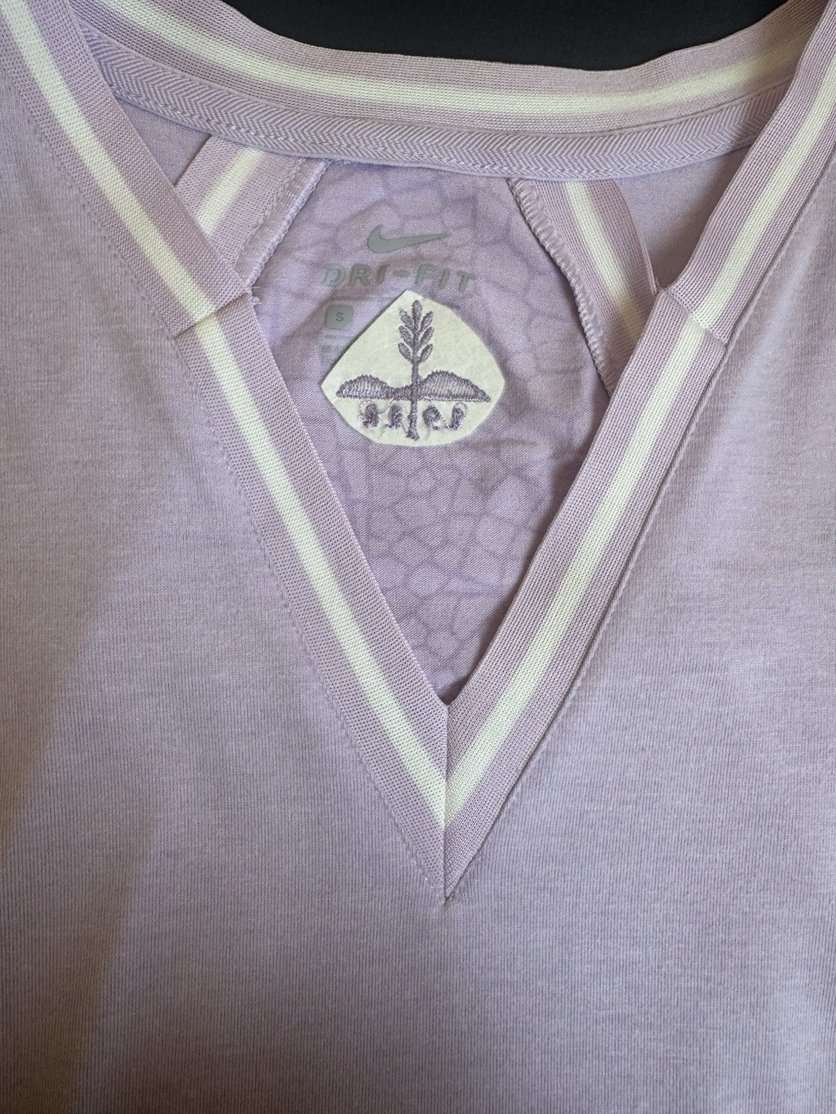 $50 Nike Women’s Top Golf Sleeveless Shirt Sz S.       (B.161)