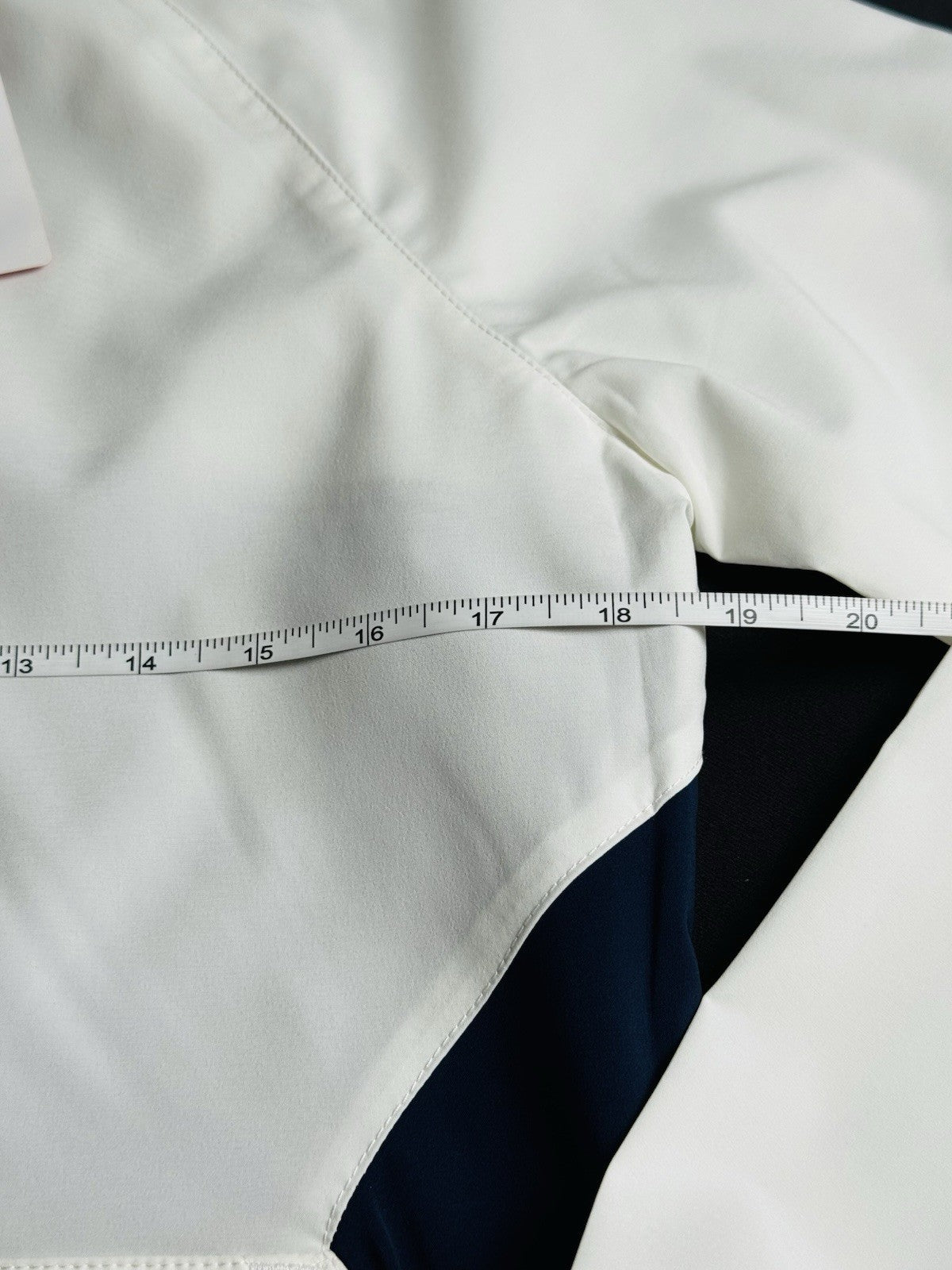 PUMA Women's White with Navy Jacket Pockets Sz S.       (B.154)