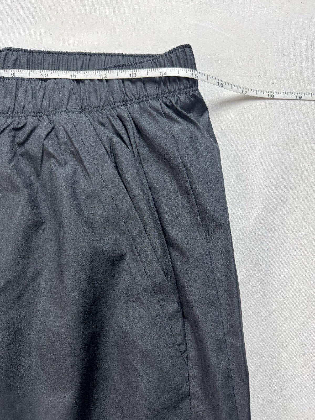 $85 Under Armour Women’s Jogging Pants Size M.   (B.142)