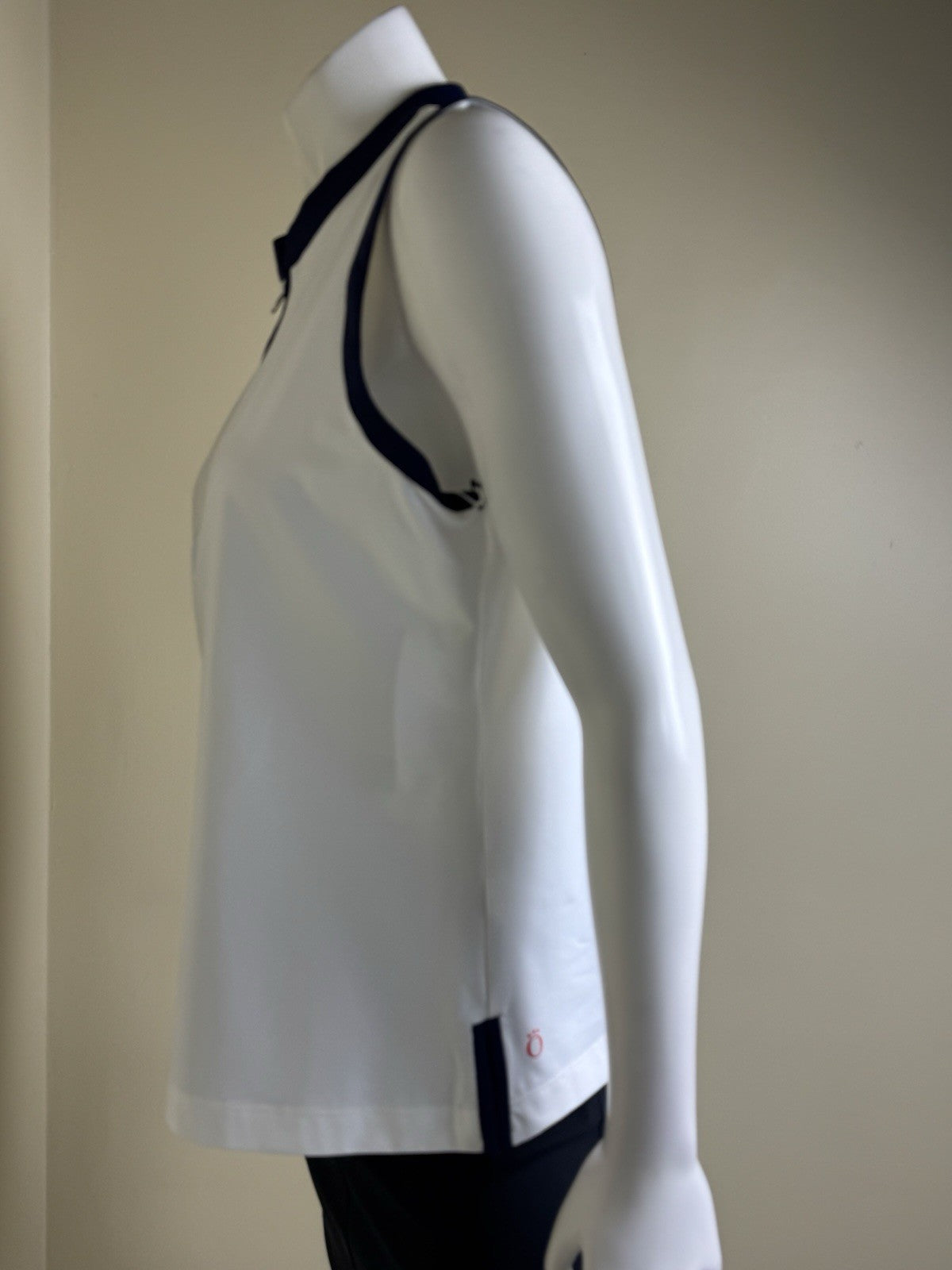 KINONA Women’s Sleeveless Golf Shirt Sz L.   (B.135)