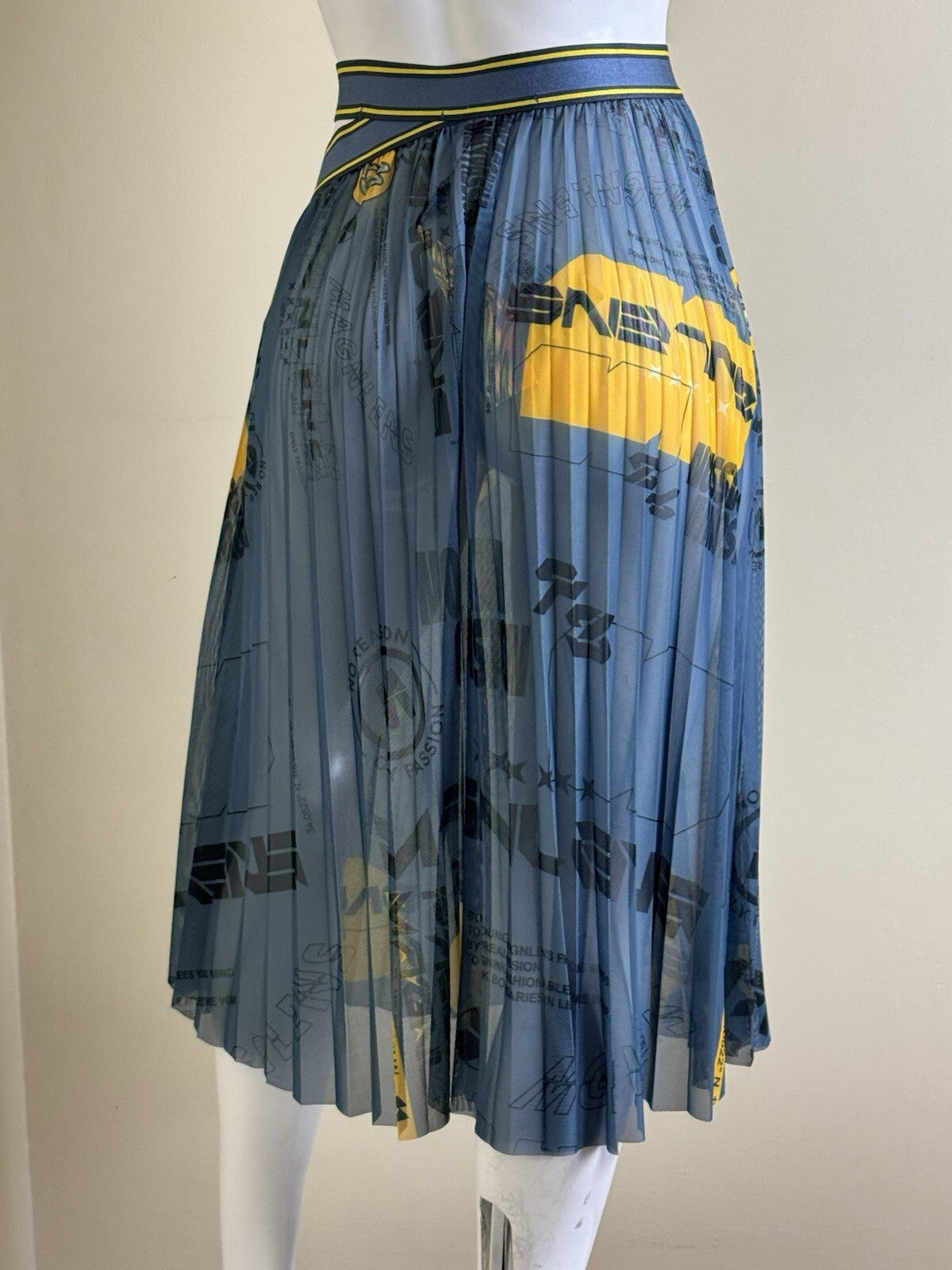 $115 Magnlens Pleated Skirt Long Sz S. (B.124)