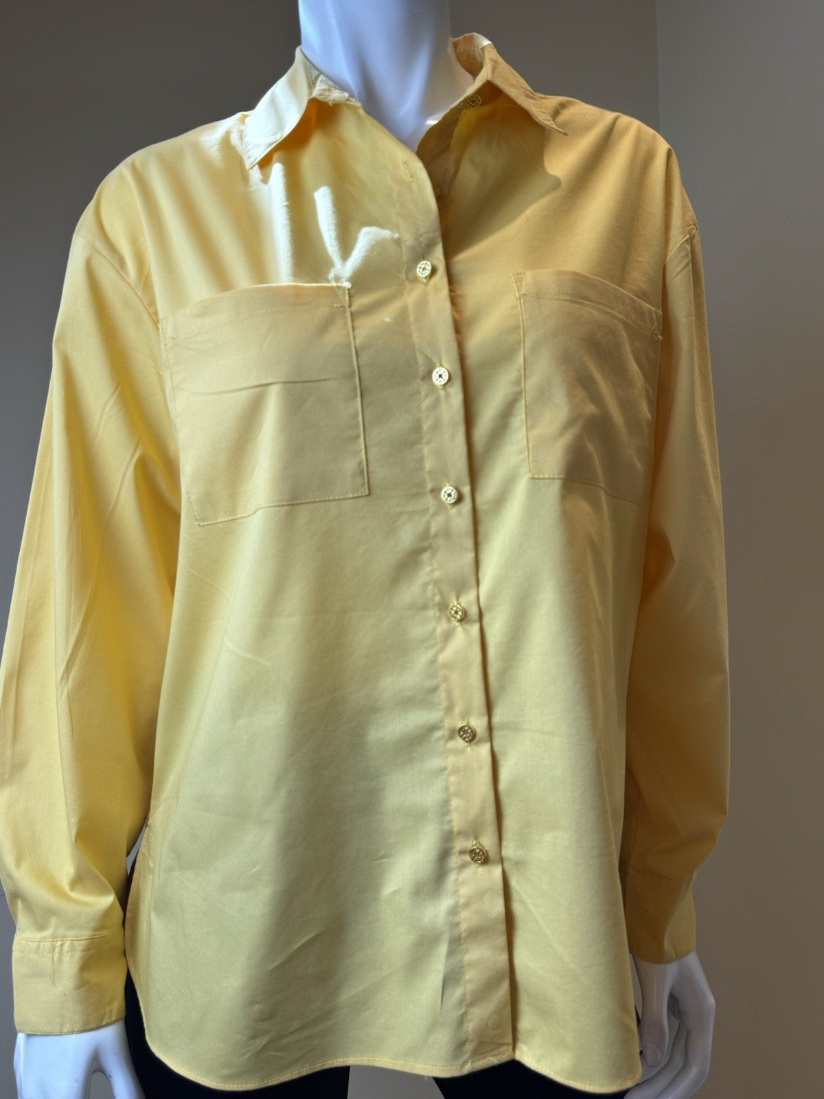 $42 EMILY DANIELS Women’s Long Sleeve/Roll Tab Button Up Shirt Sz M.     (B.165)