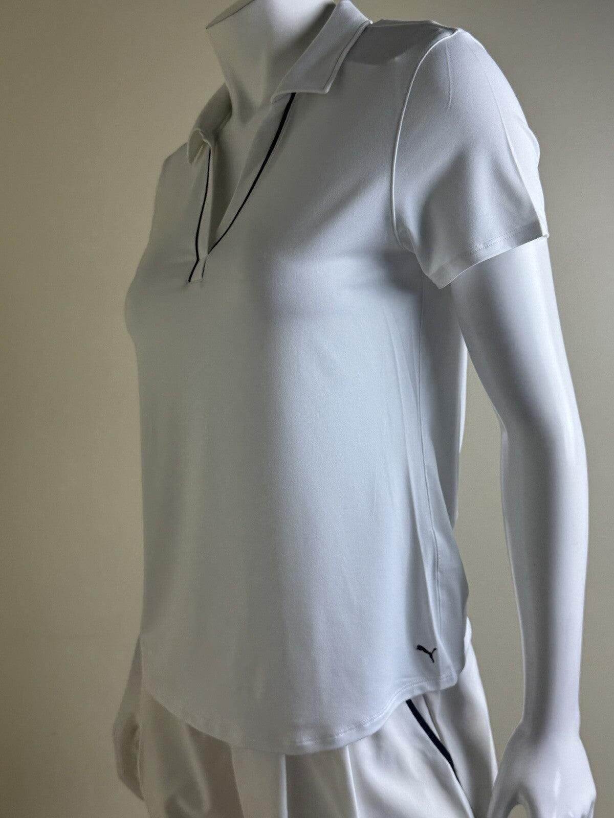 Puma Women’s Golf Shirt Sz S.   (B.132)