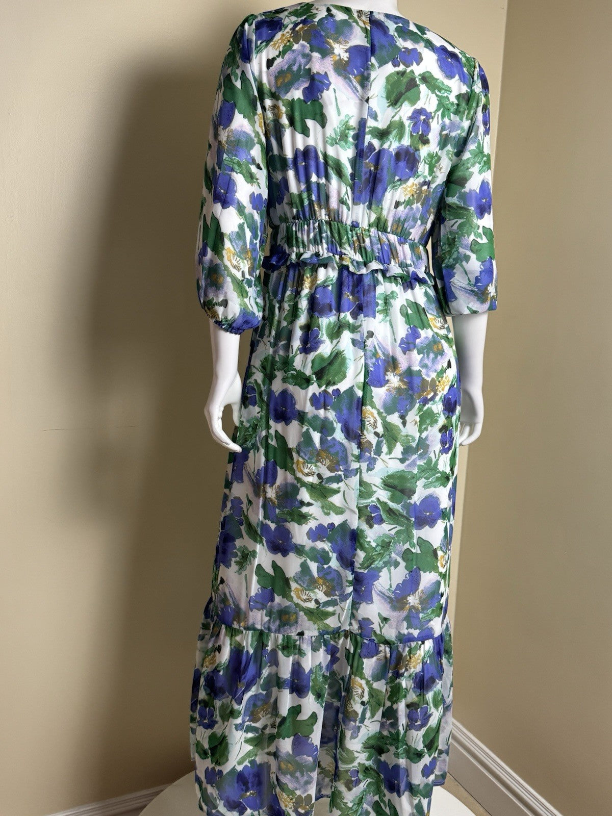 Nina Leonard Floral Maxi Dress Sz M.   (B.173)