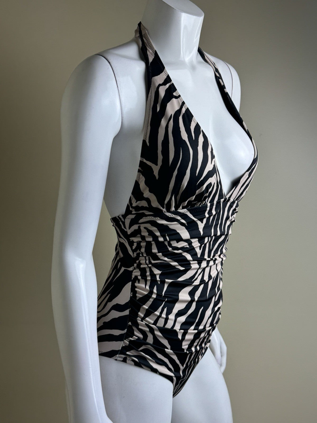 $99 Gottex Women's Leopard One Piece Swimsuit Size 10      (B.150)